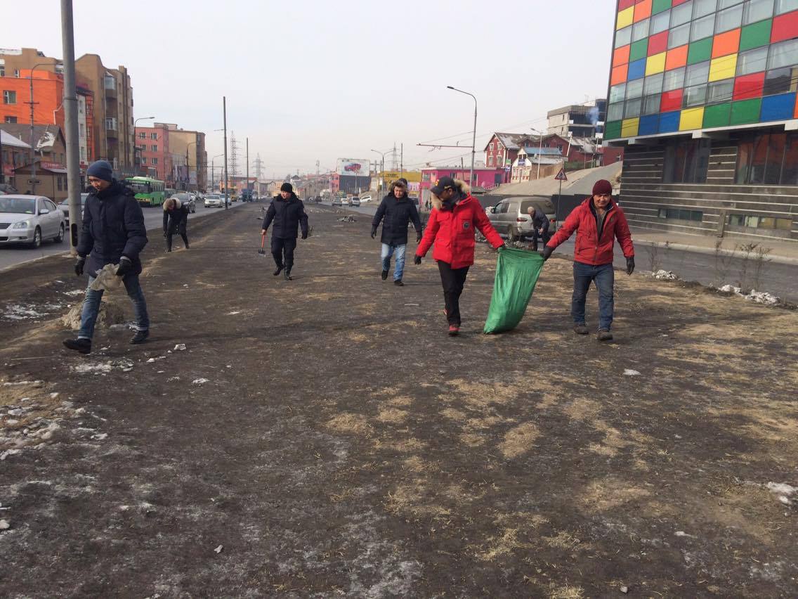 Монголын үндэсний Цагаан сарын баярыг угтсан бүх нийтийн их цэвэрлэгээ хийлээ